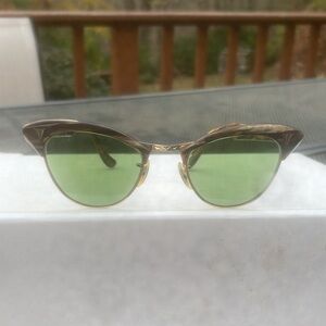 Vintage cat eye sunglasses. Very cool, vibes from 50s 60’s.